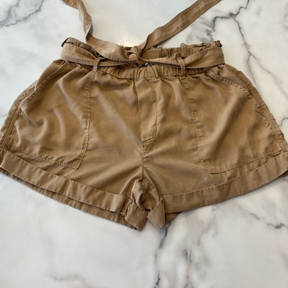 Aerie paper bag, style beige shorts women’s size medium - Picture 2 of 10